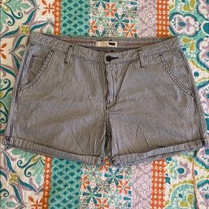 060/Pin Stripe Levis 5 pocket Shorts